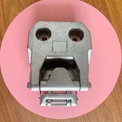 comprar Piezas de la máquina de tensado Bruckner Repuestos de la máquina de acabado Clip Traer soporte de aguja Doble uso Fabricación en línea