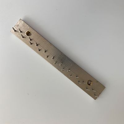 Krantz Stenter Machine Spares Pin Plate Material de acero al carbono 57 mm Centro de distancia Placa de cobre